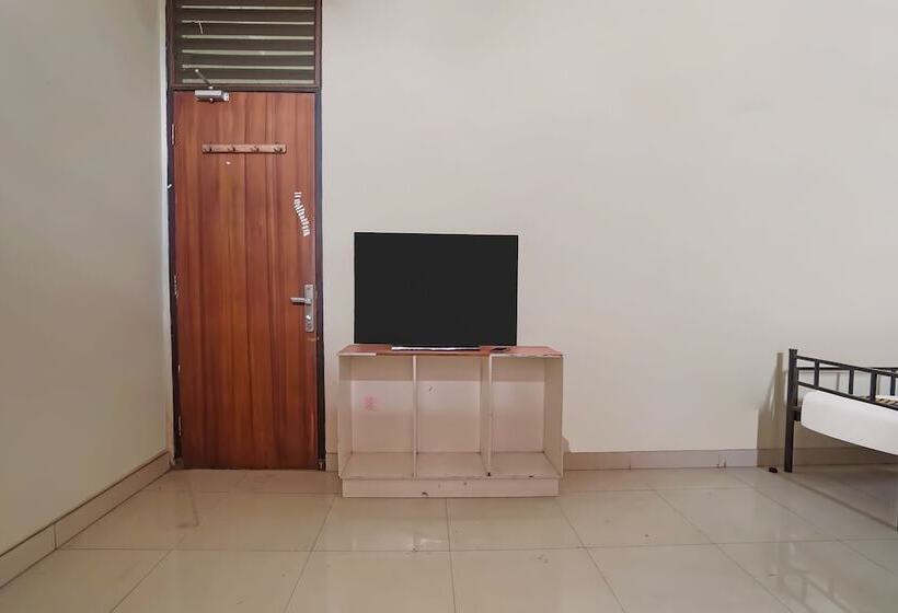 בית מלון כפרי Spot On 91956 Kost Titian Zaman