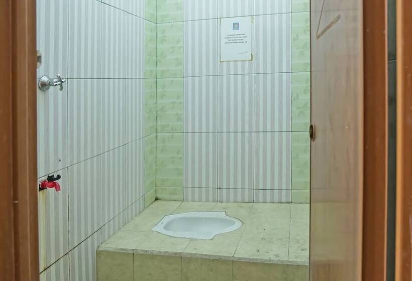 בית מלון כפרי Spot On 91956 Kost Titian Zaman