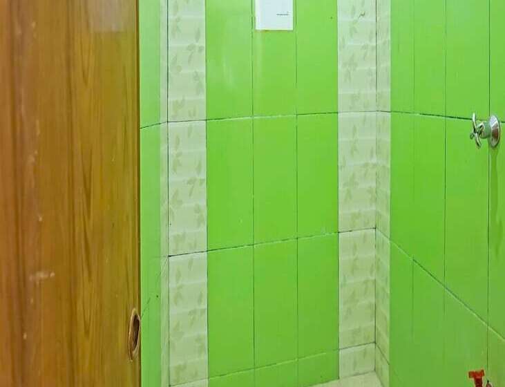 בית מלון כפרי Spot On 91956 Kost Titian Zaman