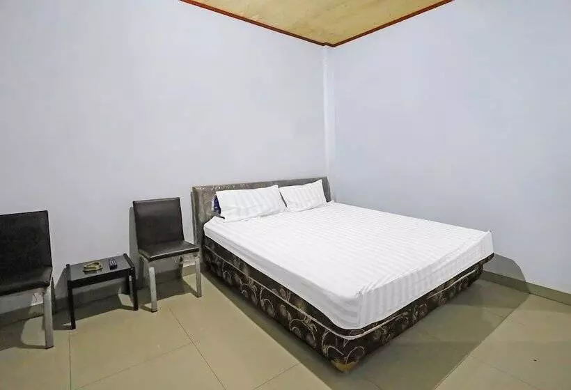 ホテル Spot On 92230 Penginapan Metro Parepare