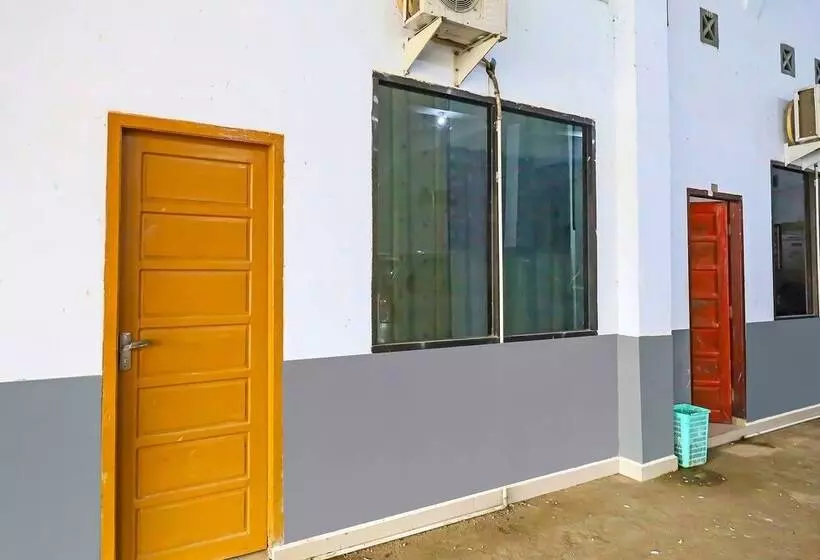 ホテル Spot On 92230 Penginapan Metro Parepare