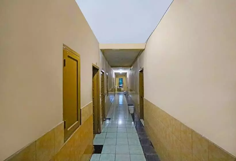 ホテル Spot On 92230 Penginapan Metro Parepare