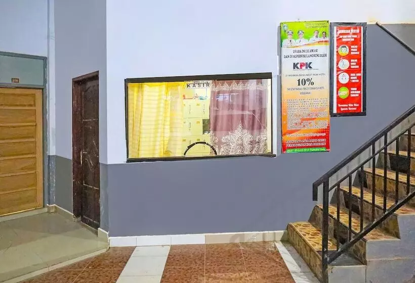 ホテル Spot On 92230 Penginapan Metro Parepare