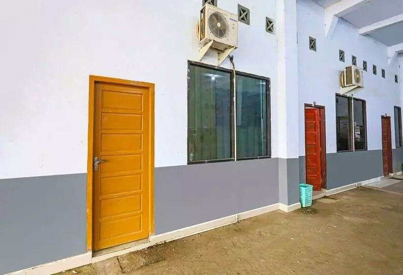 ホテル Spot On 92230 Penginapan Metro Parepare