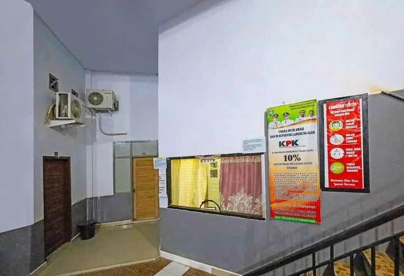 ホテル Spot On 92230 Penginapan Metro Parepare