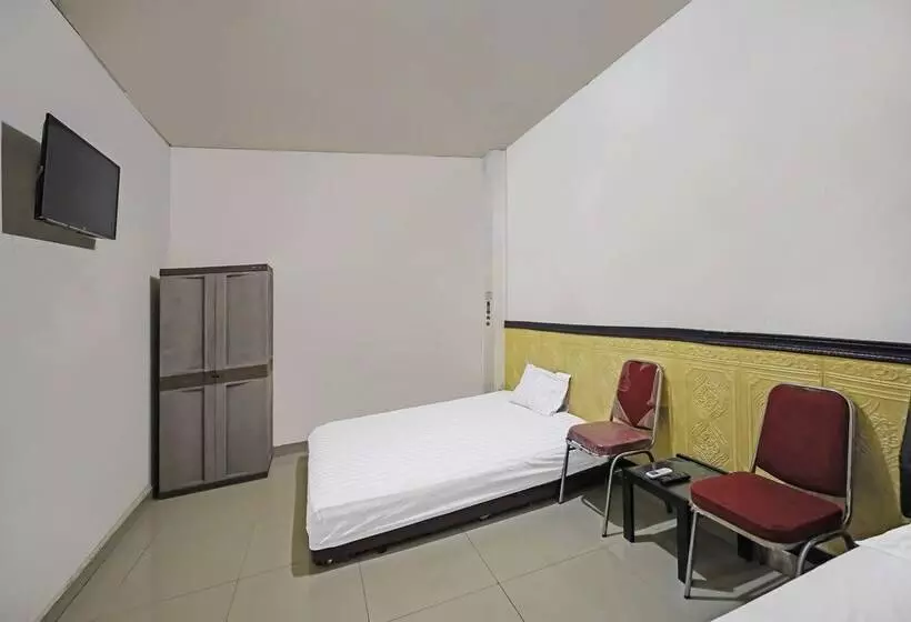 ホテル Spot On 92230 Penginapan Metro Parepare