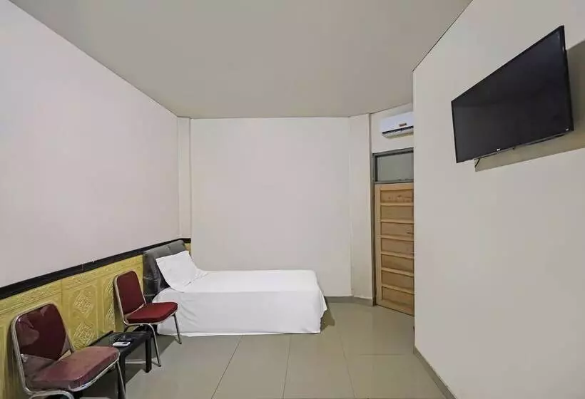 ホテル Spot On 92230 Penginapan Metro Parepare