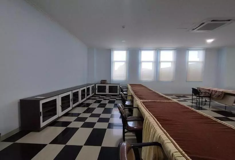 Hotelli Sutha Inn Syariah