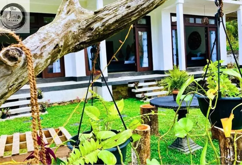 Hotelli The Jini House   Kabalana