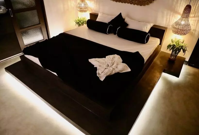 Hotelli The Jini House   Kabalana