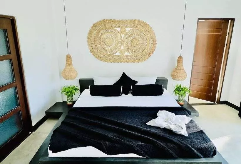 Hotelli The Jini House   Kabalana