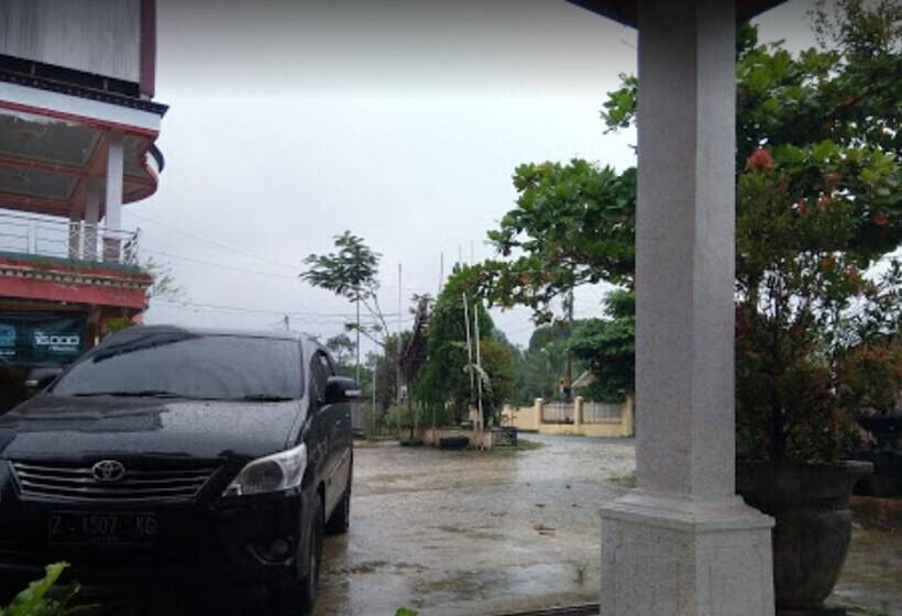 Отель Tris By Oyo