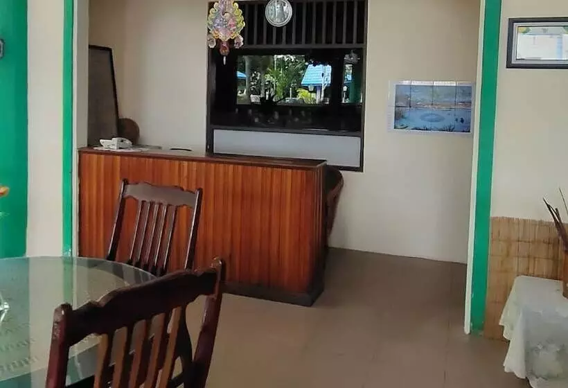 ホテル Tris By Oyo