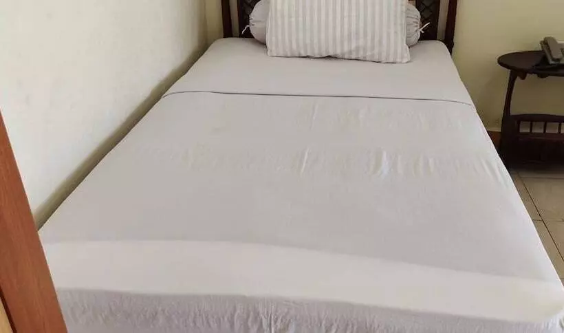 ホテル Tris By Oyo