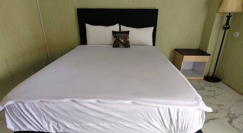 Отель Tris By Oyo