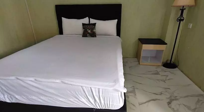 ホテル Tris By Oyo