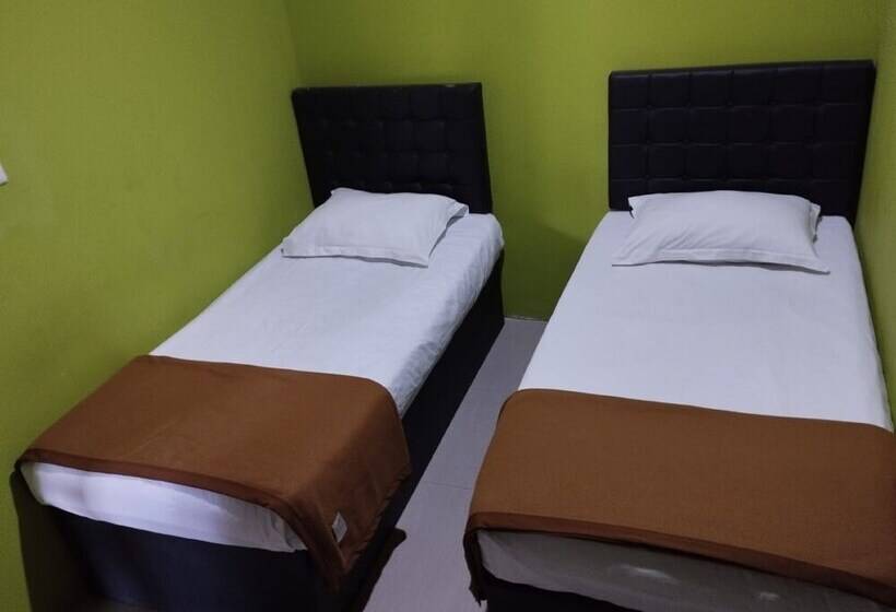 Отель Tris By Oyo