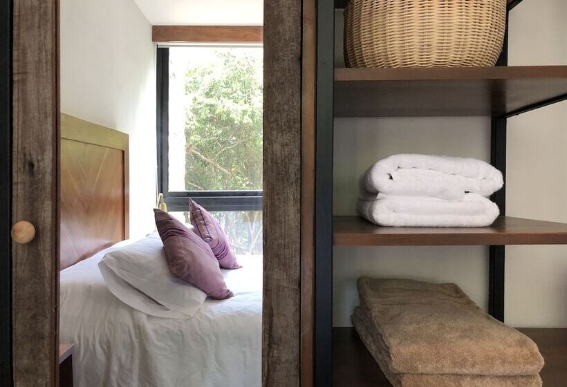 La Casa De María 11:11