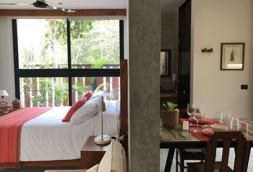 La Casa De María 11:11