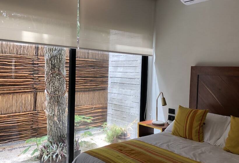 La Casa De María 11:11