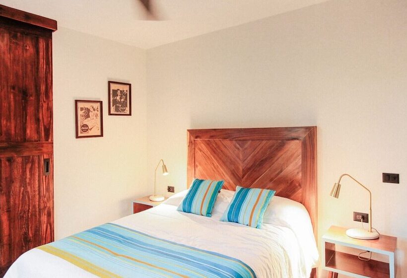 La Casa De María 11:11