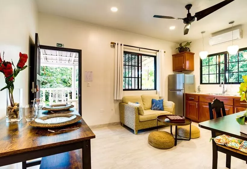 Majatalo The Sea Glass Inn