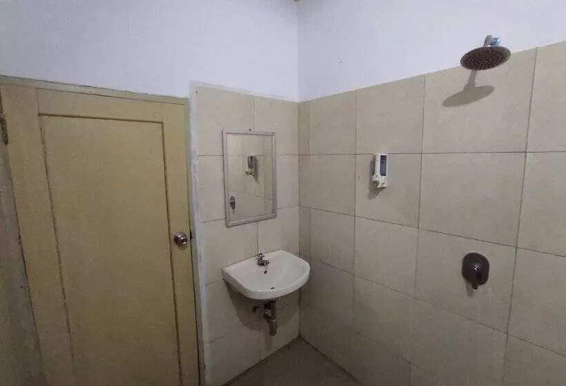 Capital O 91650 Hotel Pratama