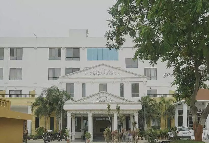 Hotelli Collection O Sanskruti Resort