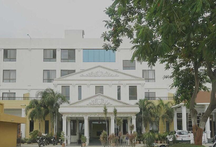 Отель Collection O Sanskruti Resort