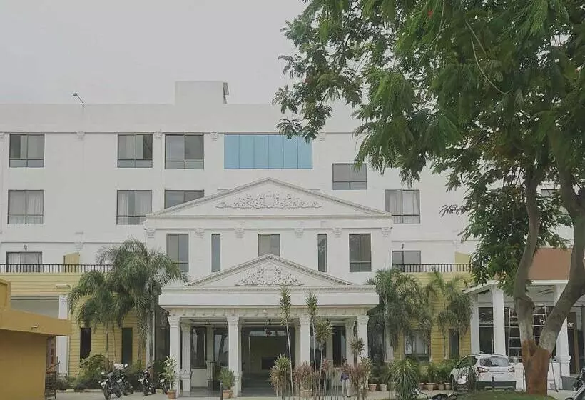 Hotelli Collection O Sanskruti Resort