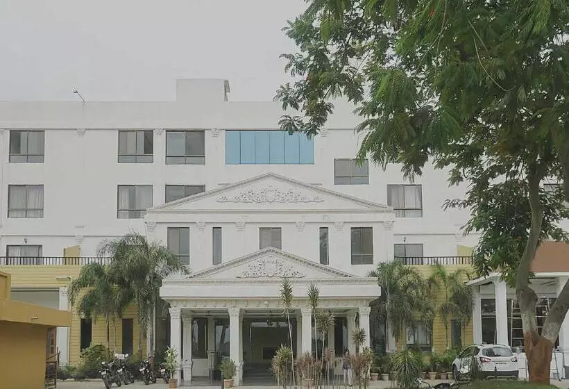 Hotelli Collection O Sanskruti Resort