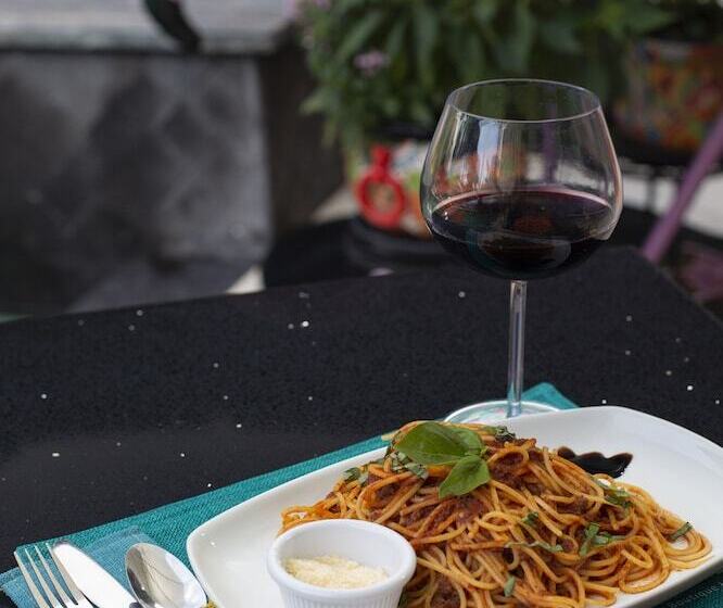 هتل Saranda Boutique