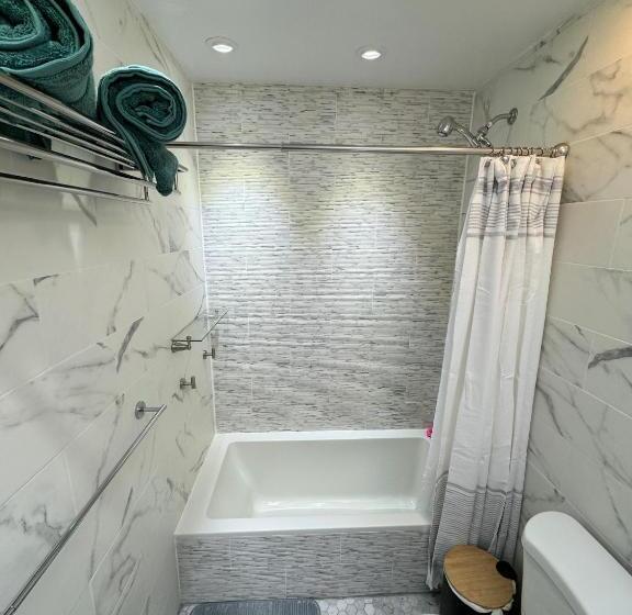 Pensionat The Waltham Private Room & Bathroom Jfk Lga 10min I 20min Manhattanpenn Station Bullet Train