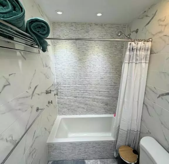 Majatalo The Waltham Private Room & Bathroom Jfk Lga 10min I 20min Manhattanpenn Station Bullet Train