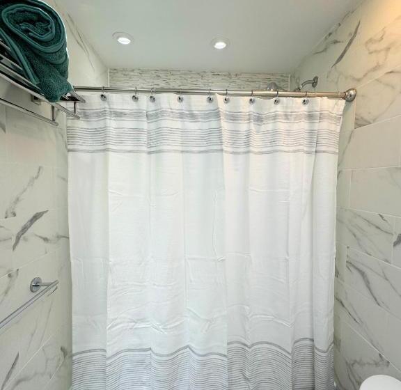 Pensionat The Waltham Private Room & Bathroom Jfk Lga 10min I 20min Manhattanpenn Station Bullet Train