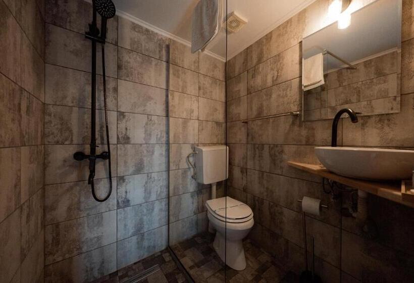 پانسیون Tihuța Retreat