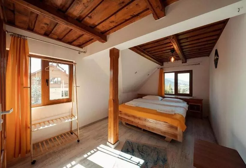 ペンション Tihuța Retreat