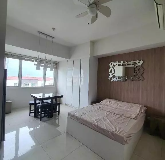 تختخواب و صبحانه Calyx Residences
