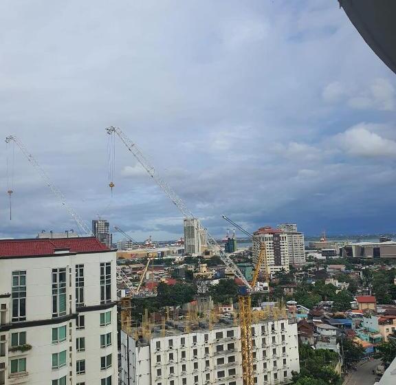 تختخواب و صبحانه Calyx Residences