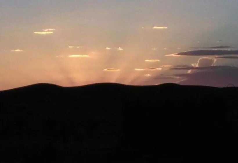 Aamiaismajoitus (B&B) Camp Iguidi Tours