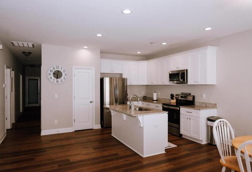 צימר Charming Urban Oasis