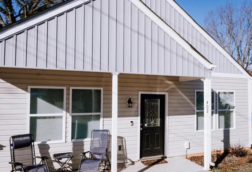 צימר Charming Urban Oasis