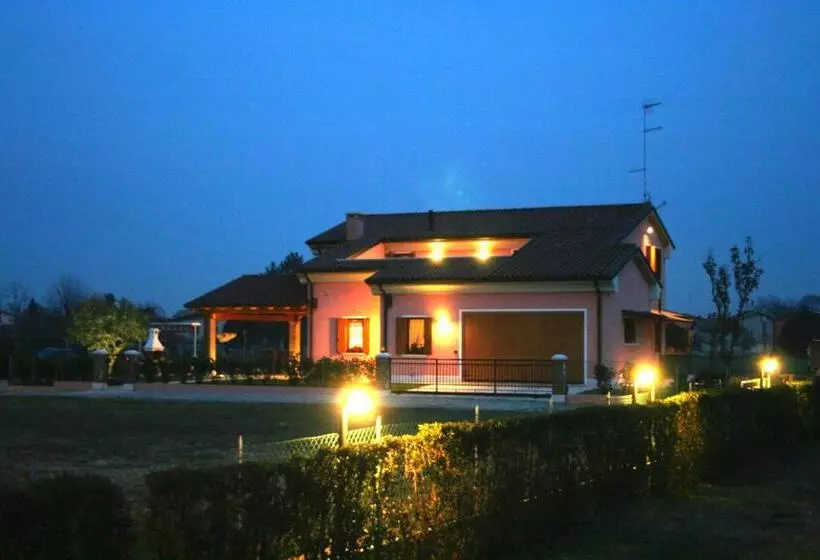 ベッドアンドブレックファースト Villarosa