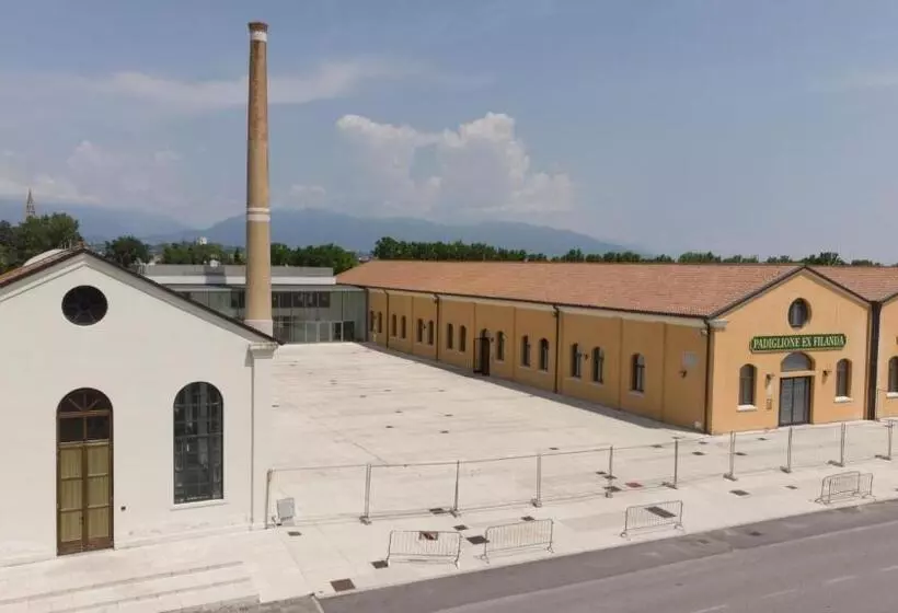 ベッドアンドブレックファースト Villarosa