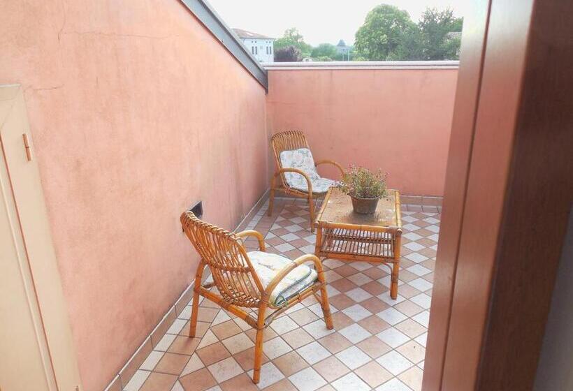 تختخواب و صبحانه Villarosa