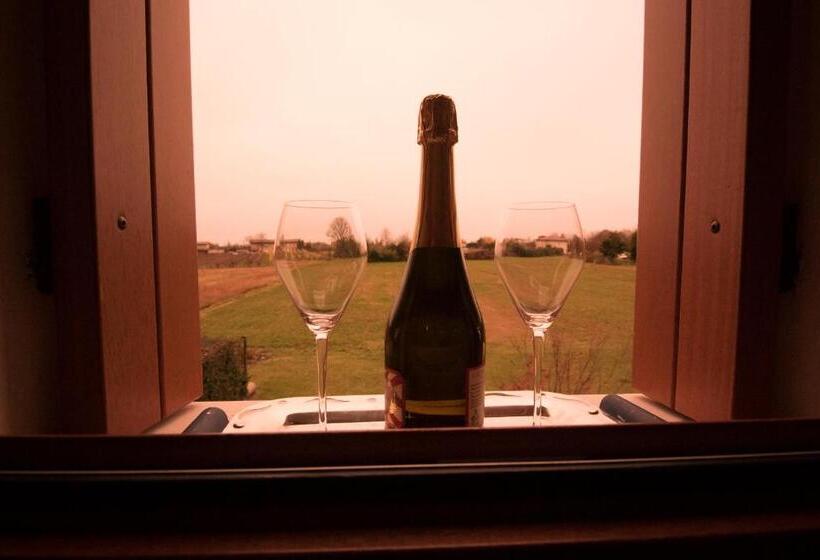 تختخواب و صبحانه Villarosa