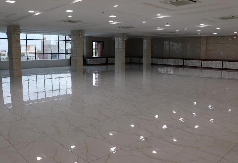 בית מלון כפרי Balaji Palace