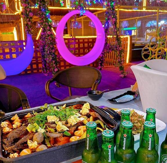 هتل Grand Leone Home Inn