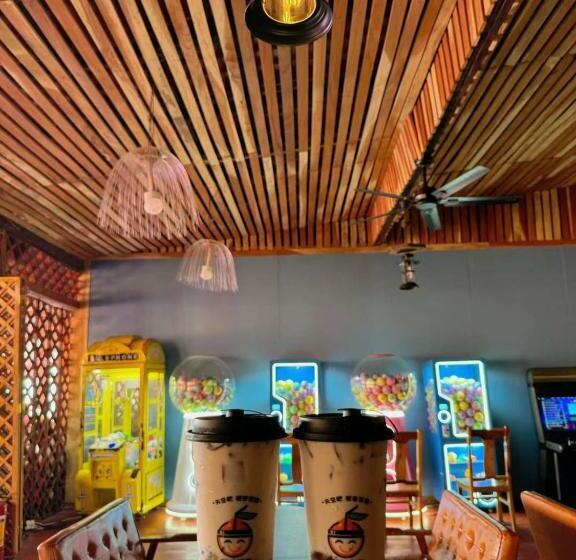 هتل Grand Leone Home Inn