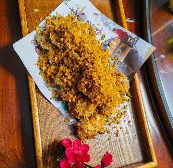 هتل Grand Leone Home Inn